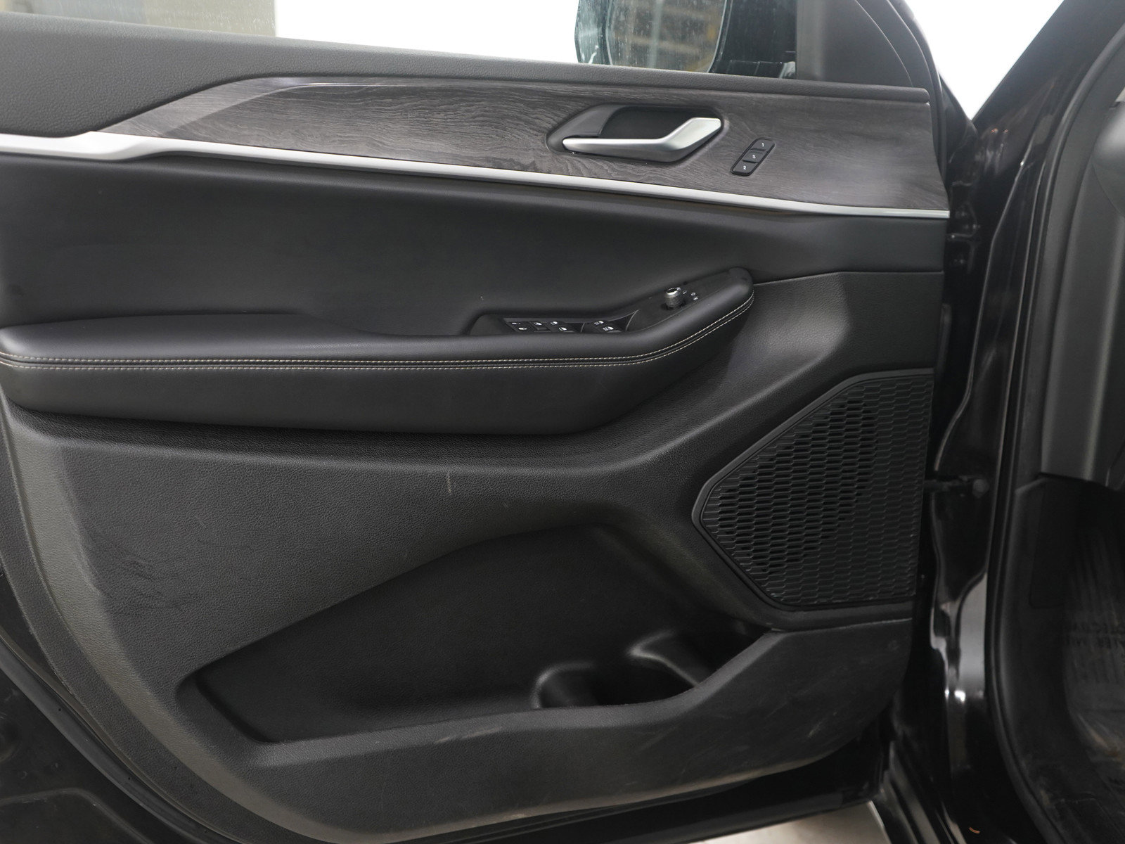 Used 2023 Jeep Grand Cherokee L Limited w/ Luxury Tech Group II image 20