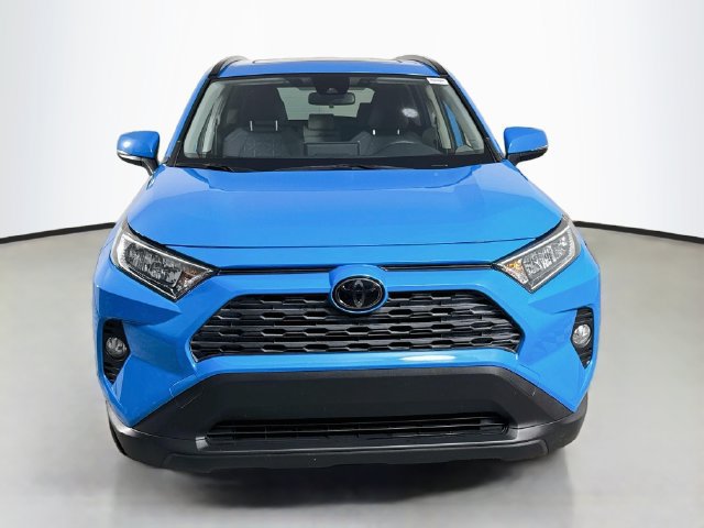 Used 2019 Toyota RAV4 XLE w/ Convenience Package FWD image 2