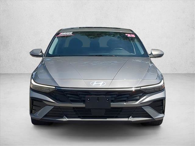 Used 2025 Hyundai Elantra Limited FWD video 2