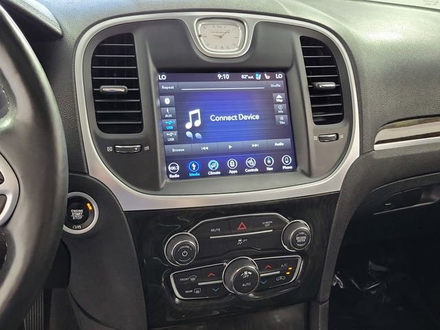 Used 2018 Chrysler 300 Limited RWD image 29
