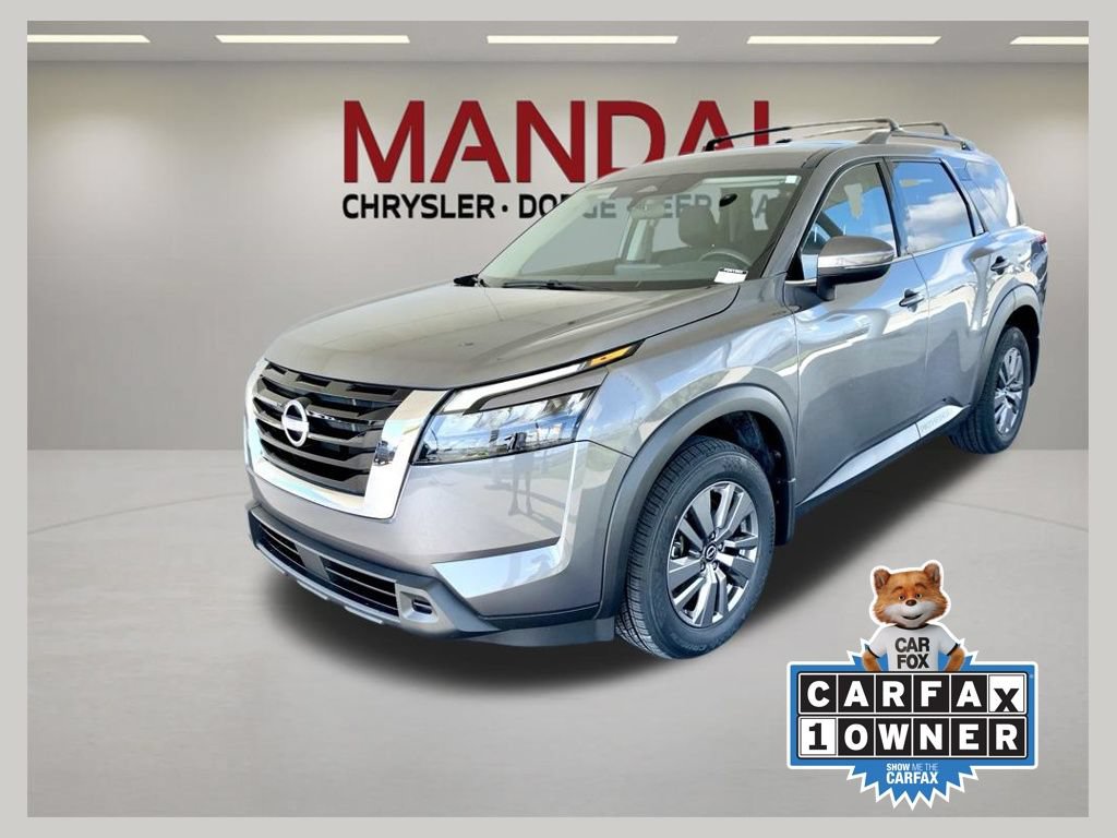 Used 2025 Nissan Pathfinder SV FWD image 1