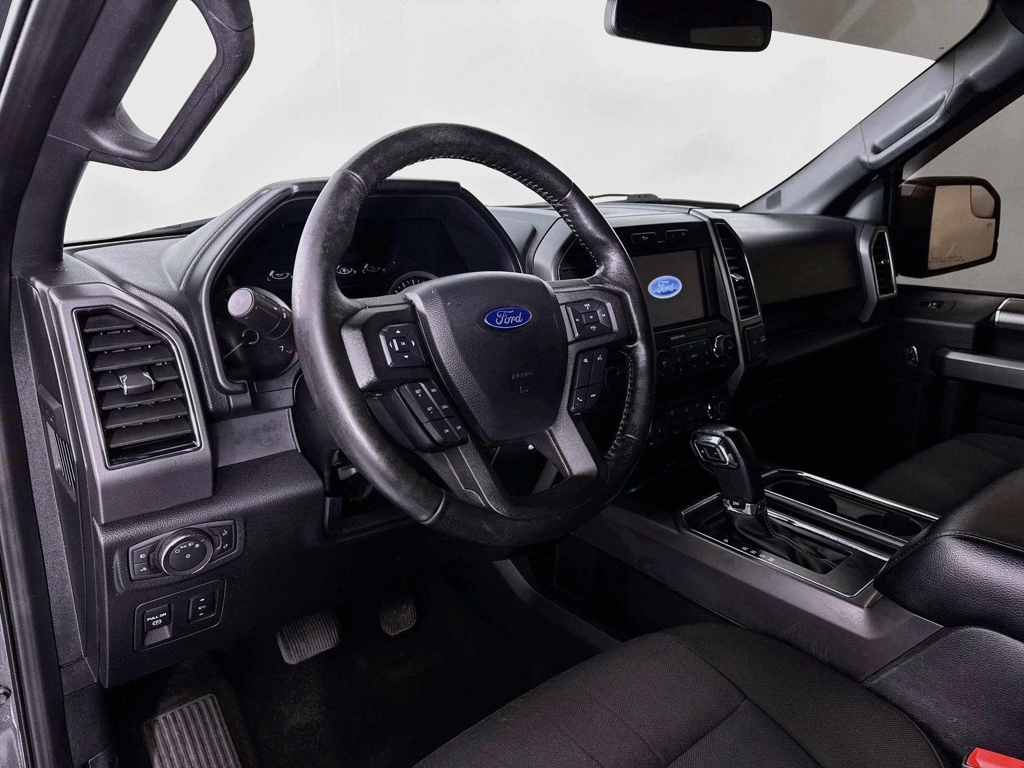 Used 2019 Ford F150 XLT w/ Equipment Group 302A Luxury AWD/4WD image 9