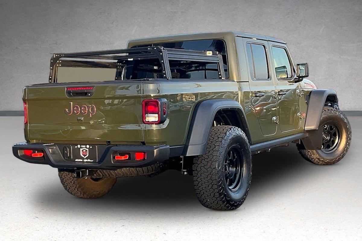 Used 2023 Jeep Gladiator Mojave w/ Trailer Tow Package AWD/4WD image 32