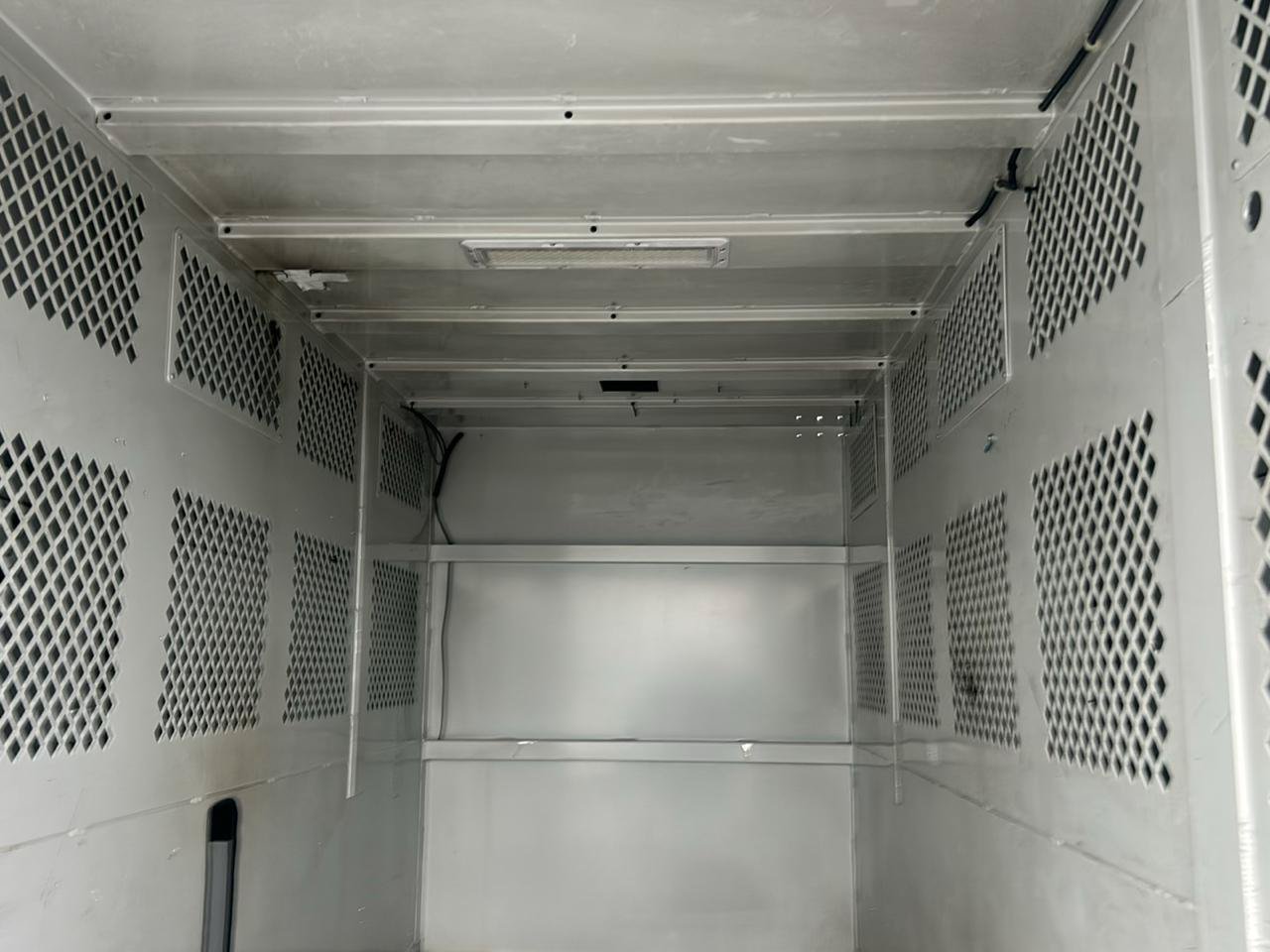 Used 2016 Freightliner Sprinter 3500 w/ Driver Comfort Package RWD image 6