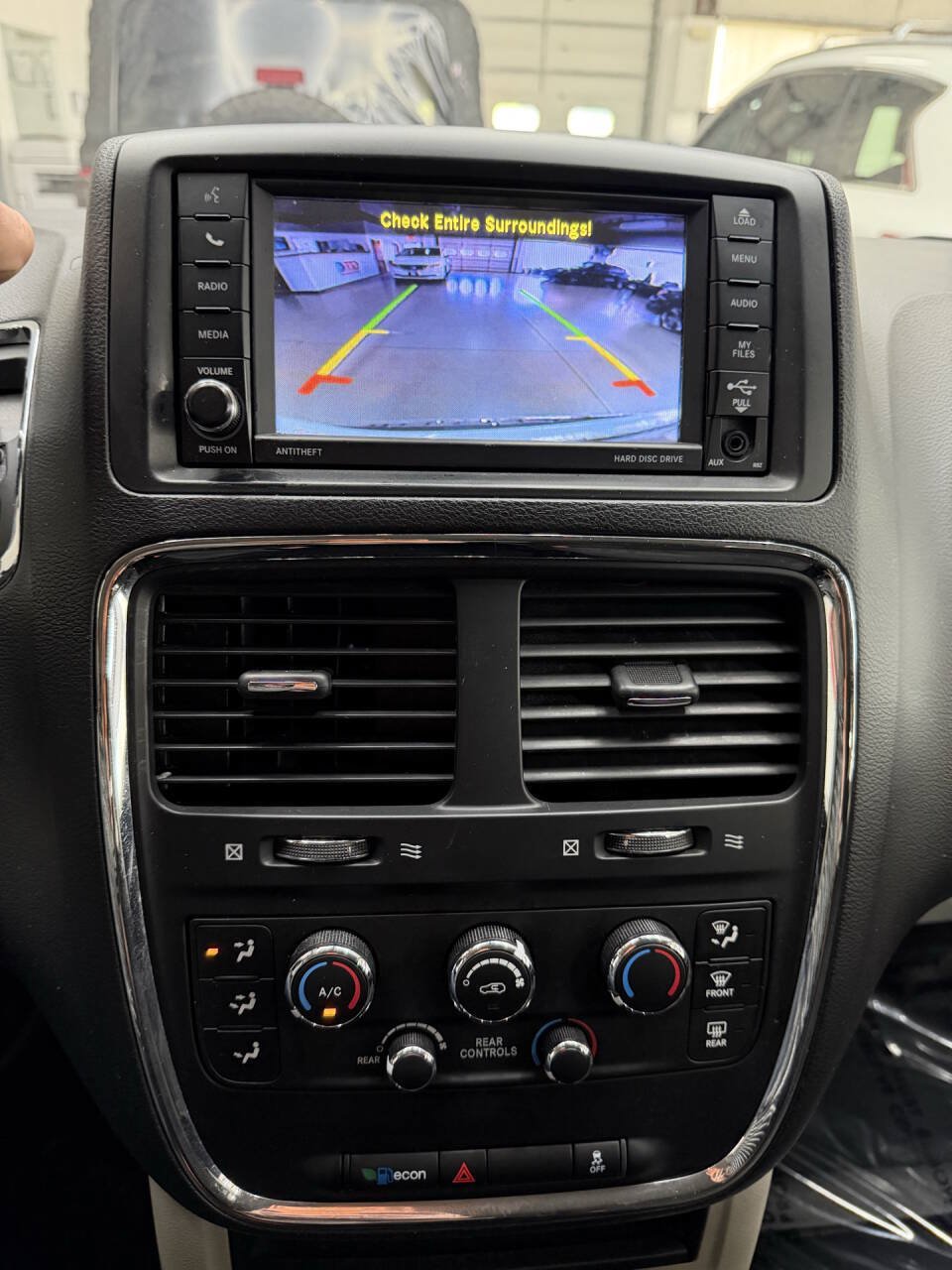 Used 2018 Dodge Grand Caravan SE FWD image 28