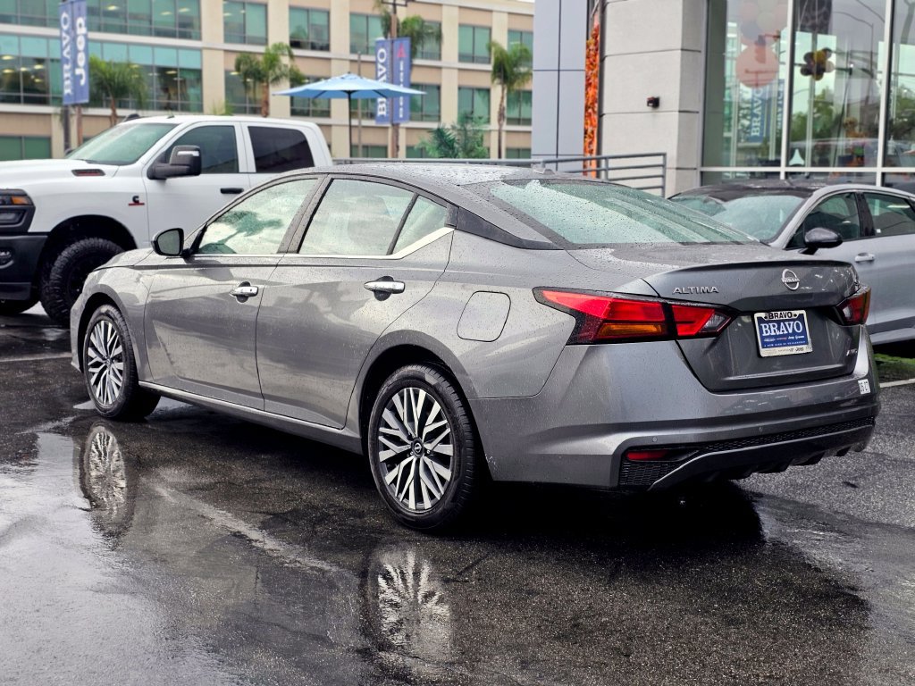 Used 2023 Nissan Altima 2.5 SV AWD/4WD image 7