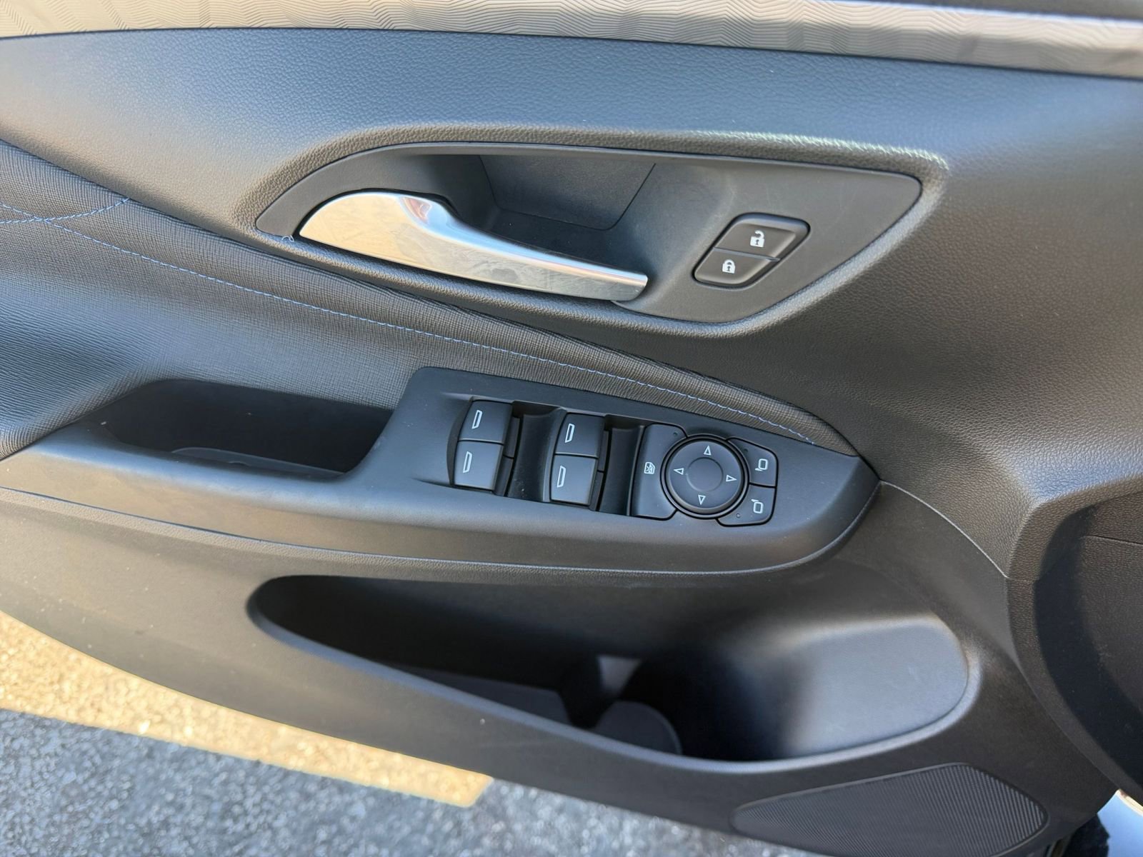 Used 2025 Buick Envista Sport Touring image 18