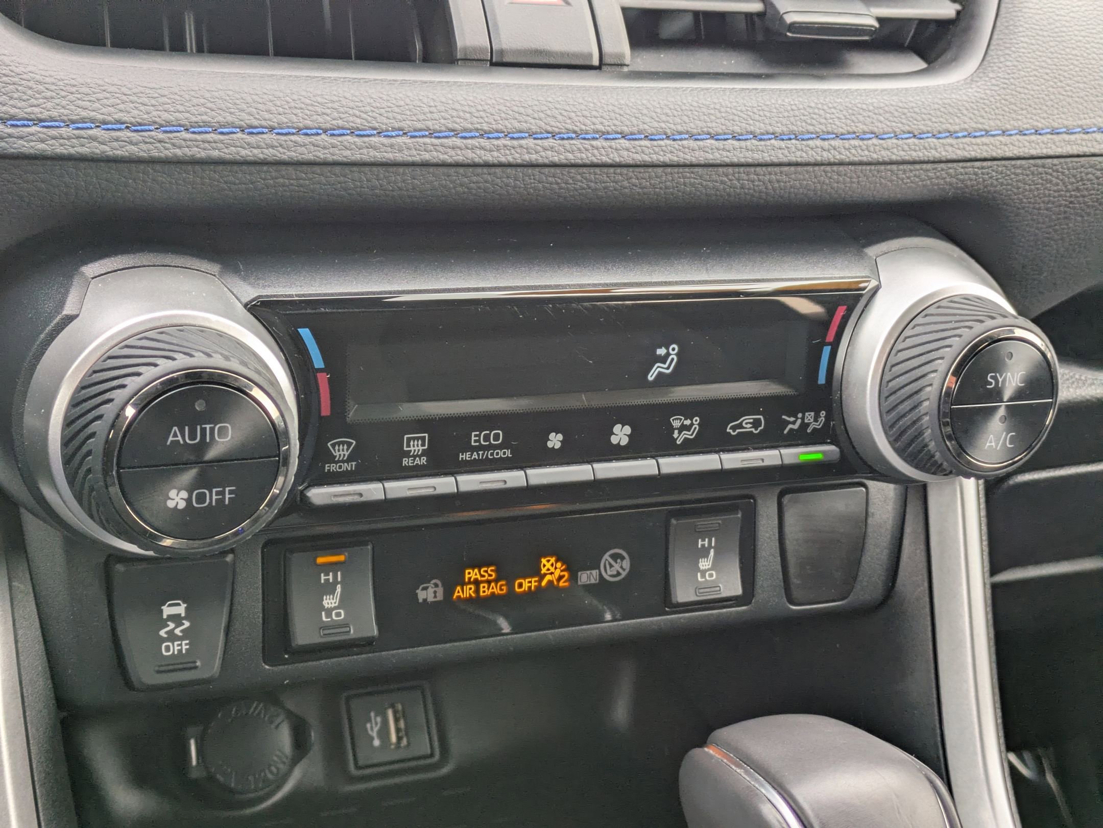 Used 2023 Toyota RAV4 SE w/ Convenience Package image 20