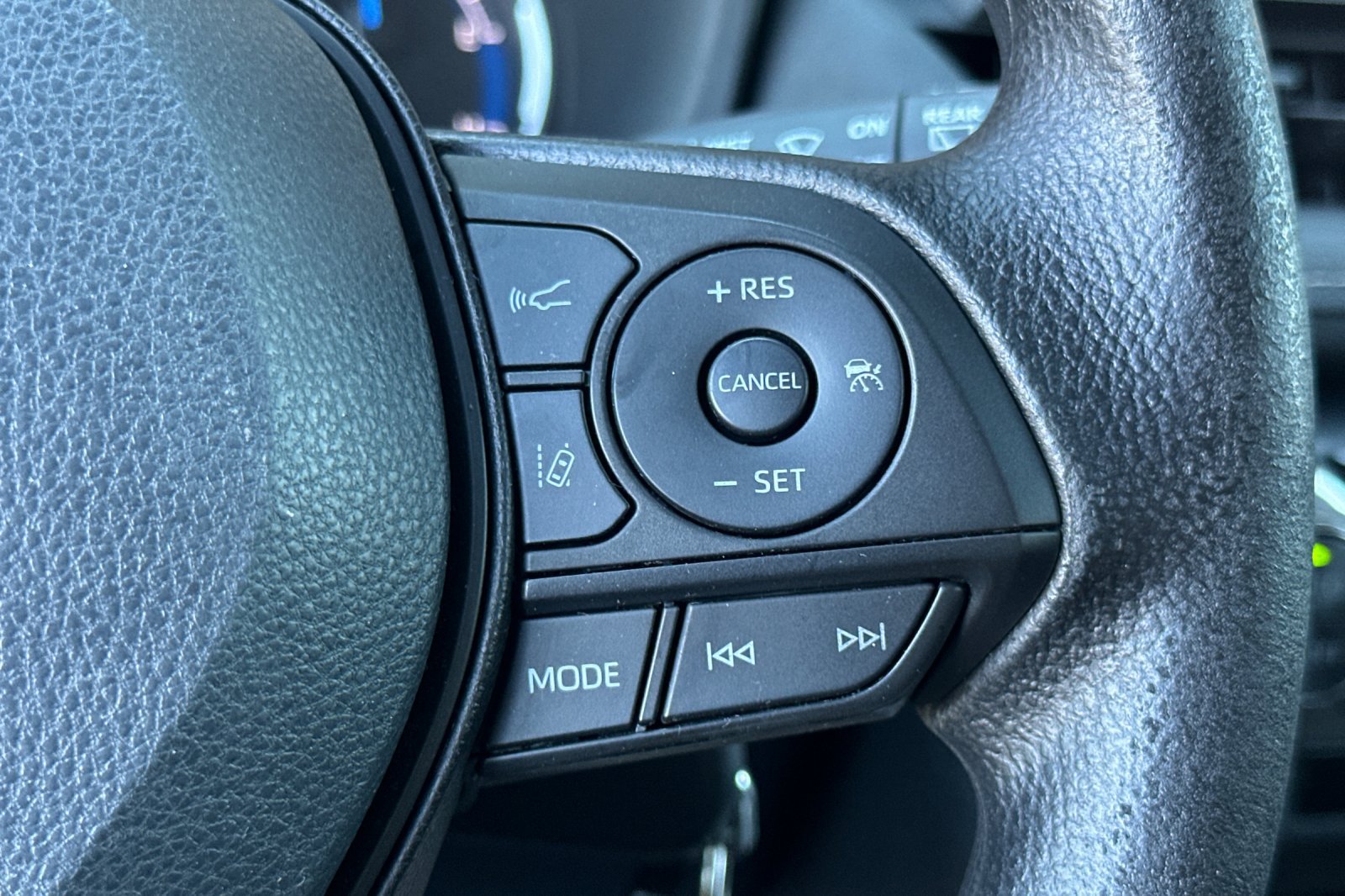 Certified 2023 Toyota RAV4 LE AWD/4WD image 28