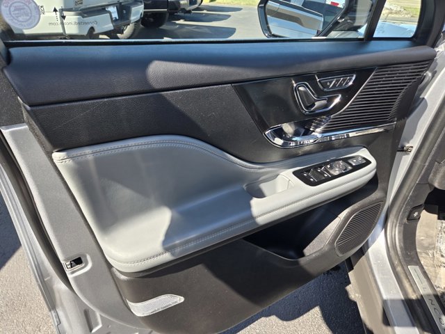 Used 2022 Lincoln Corsair AWD w/ Equipment Group 101A image 35