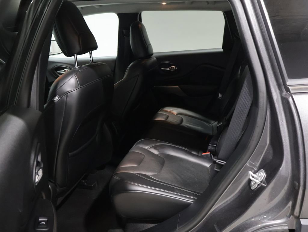 Used 2019 Jeep Cherokee Limited image 17