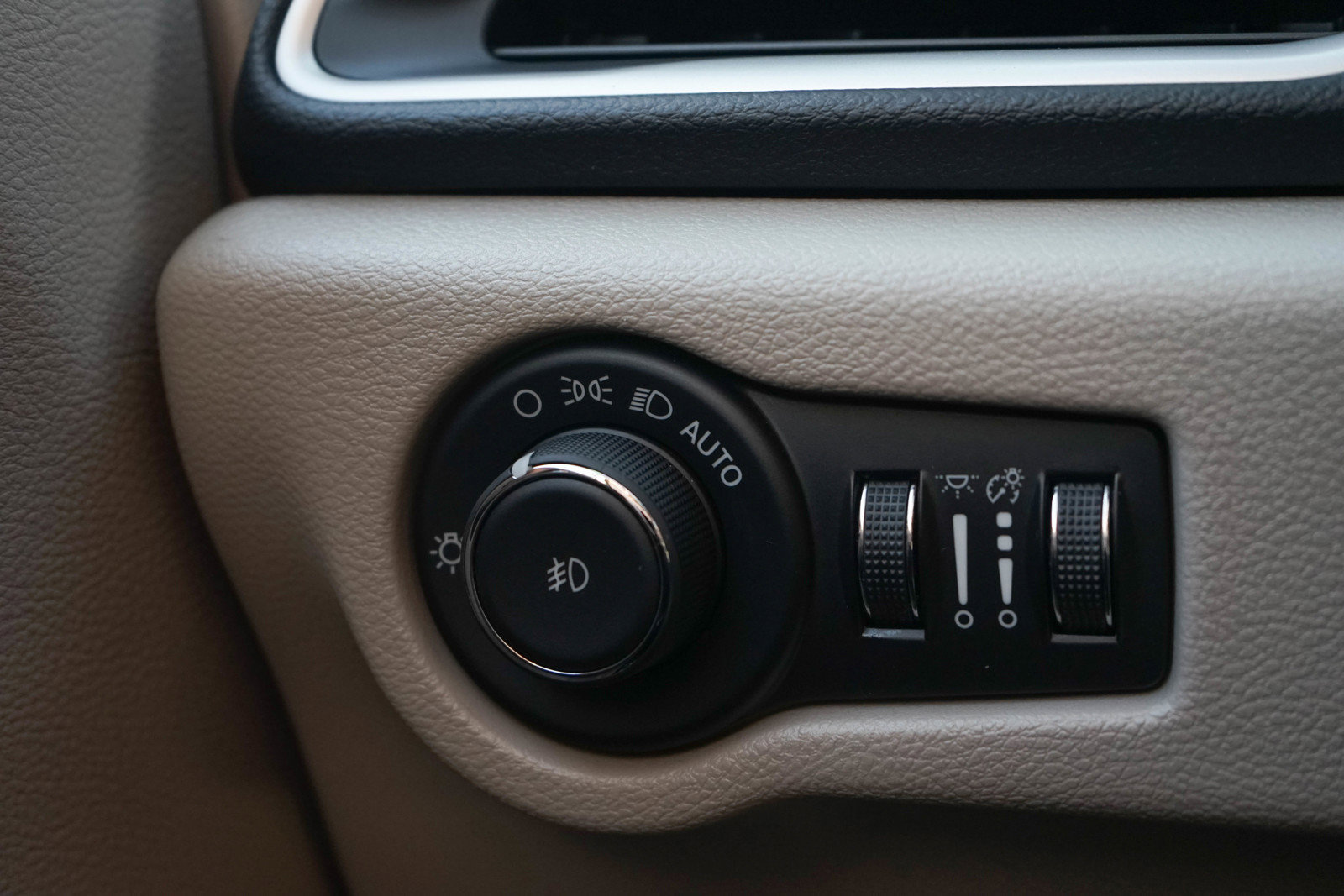 Used 2024 Chrysler Pacifica Touring-L image 23