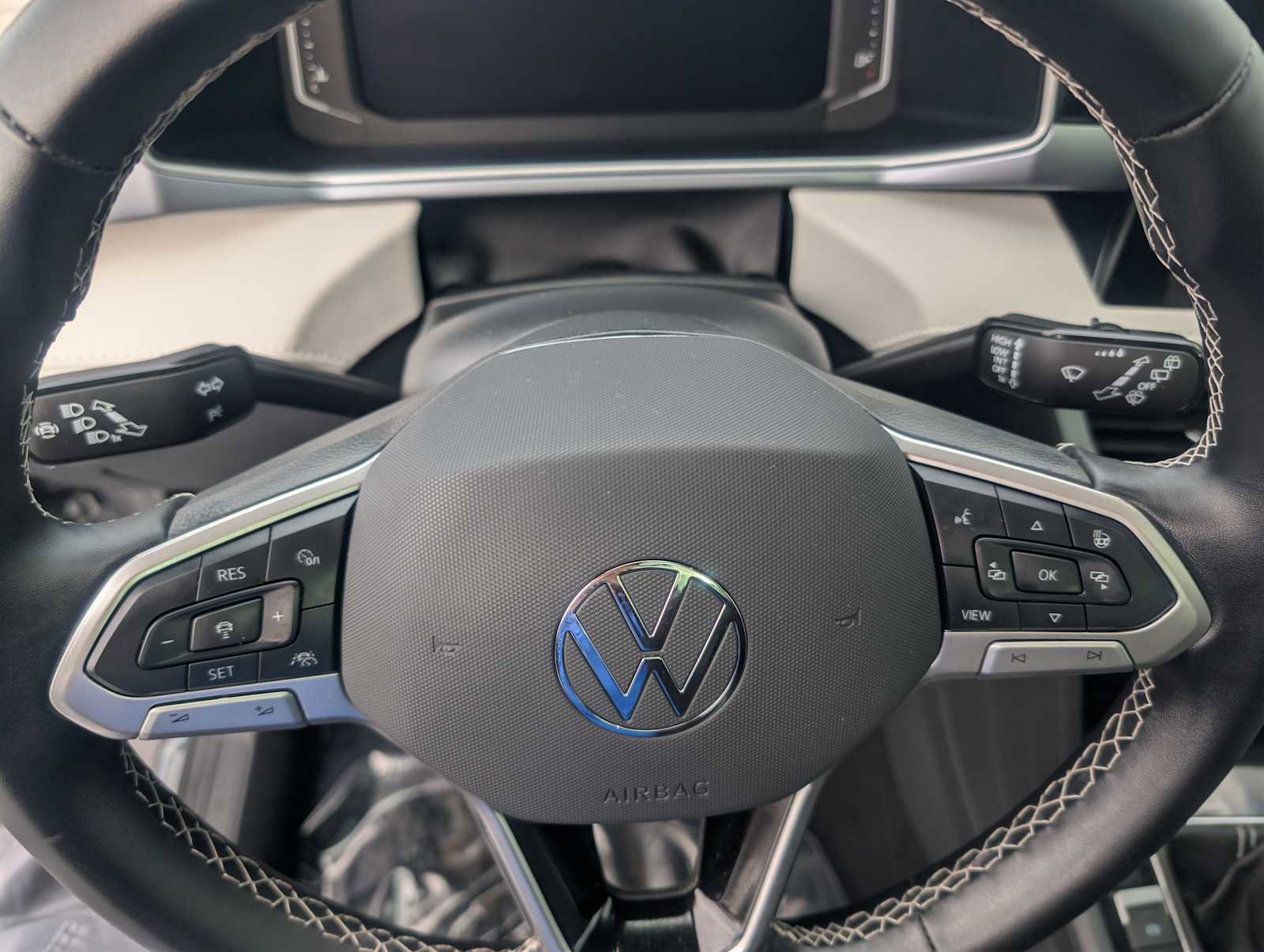 Certified 2025 Volkswagen Taos SEL w/ Taos Adventure Package image 18