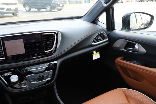 New 2026 Chrysler Pacifica Pinnacle AWD/4WD image 31