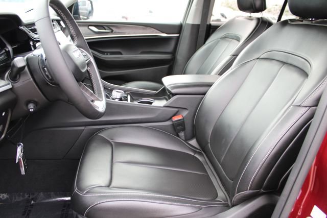 Used 2023 Jeep Grand Cherokee 30th Anniversary AWD/4WD image 29