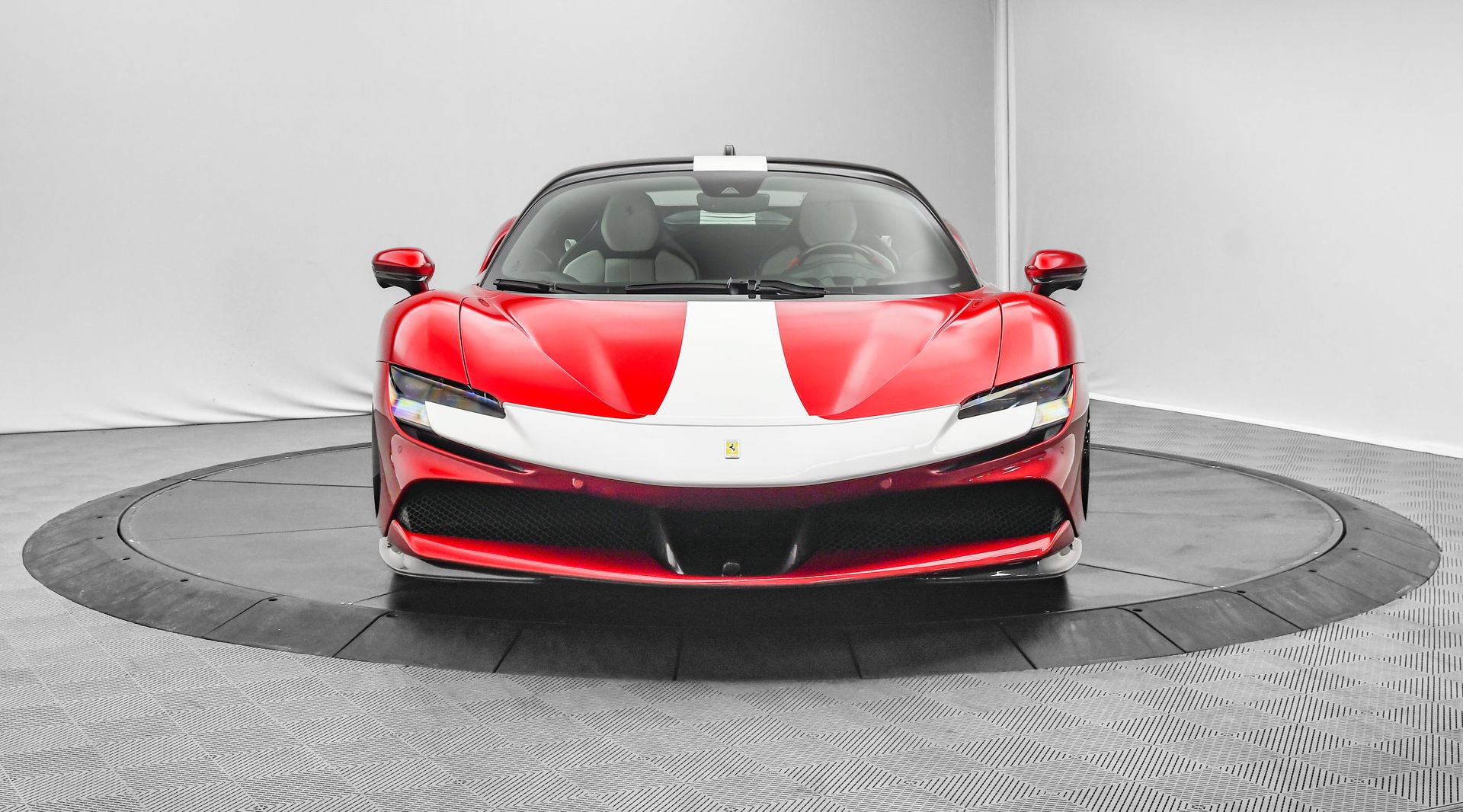 Used 2023 Ferrari SF90 Stradale AWD/4WD image 2