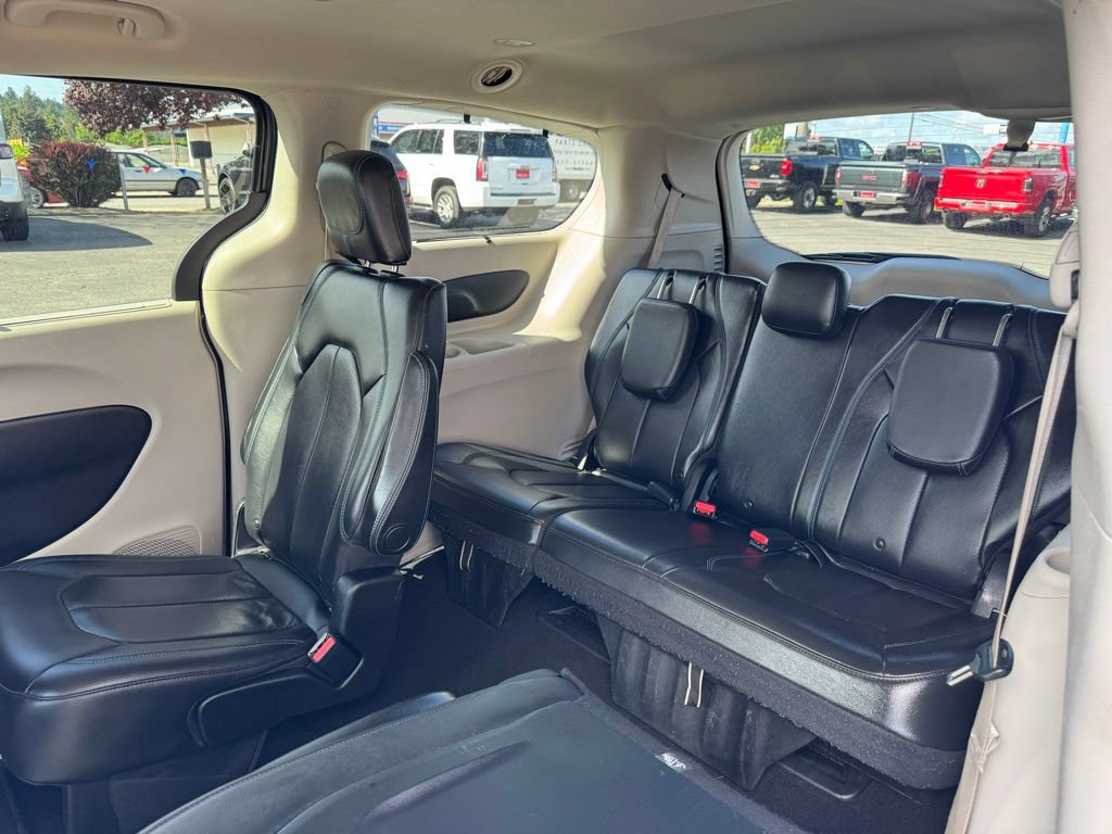 Used 2021 Chrysler Pacifica Touring-L FWD image 14
