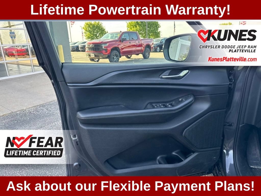 Used 2023 Jeep Grand Cherokee Laredo AWD/4WD image 10