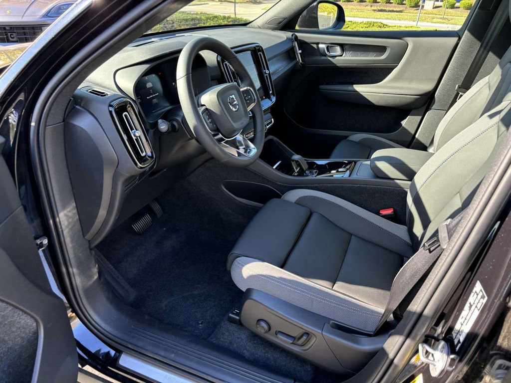 New 2024 Volvo XC40 Recharge Core w/ Protection Package Premier image 25