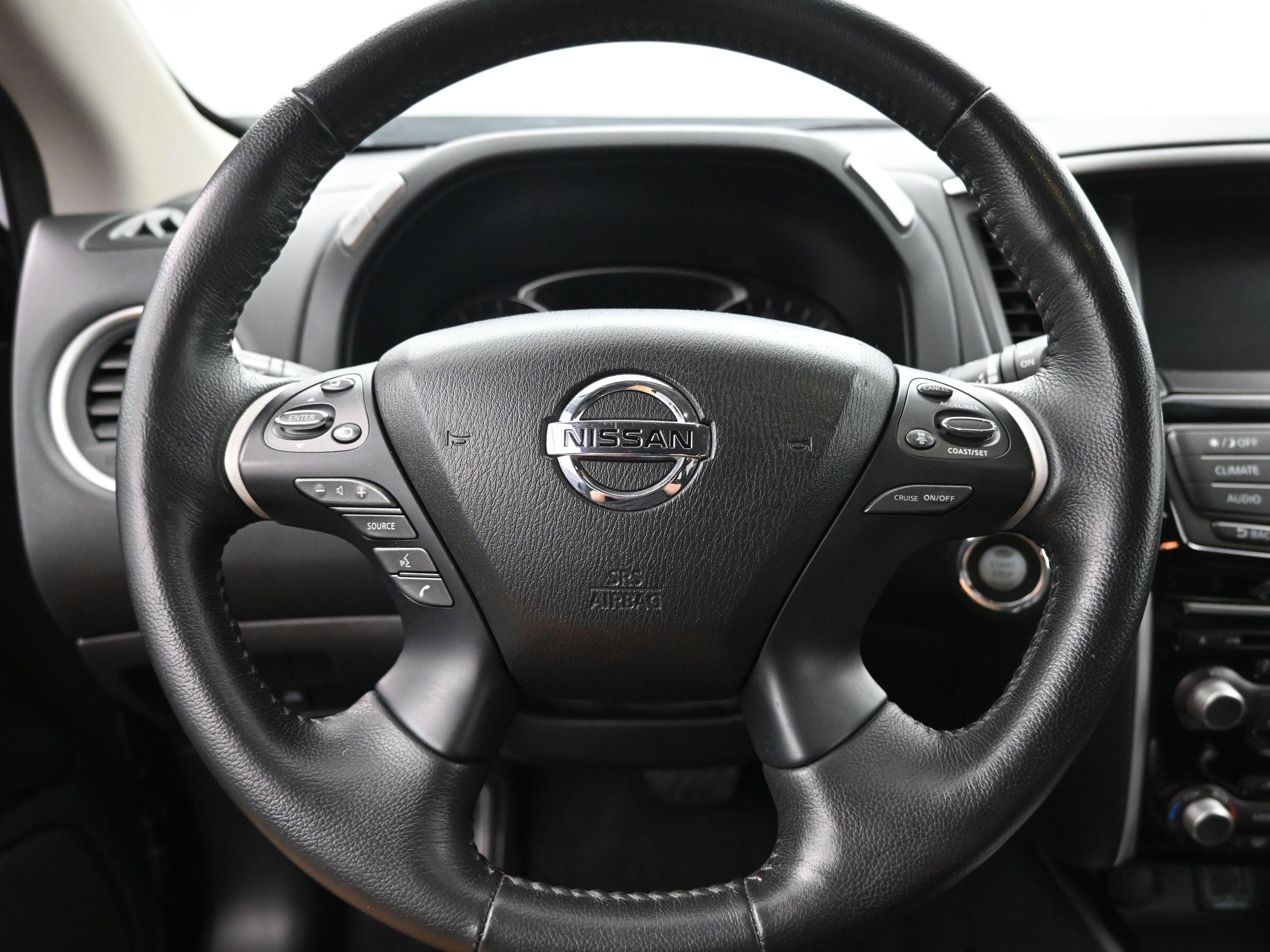 Used 2020 Nissan Pathfinder SV image 13