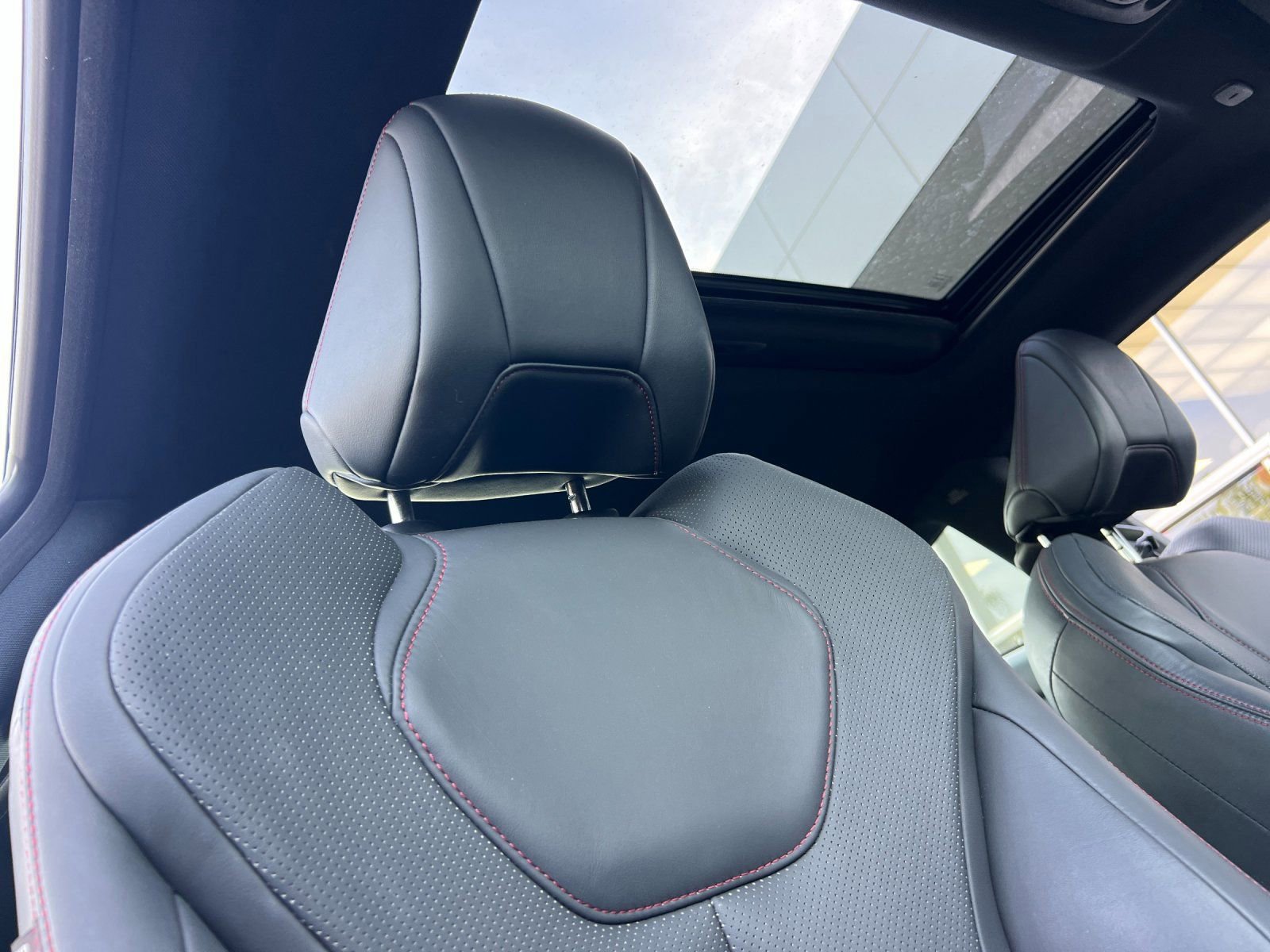 Used 2022 INFINITI Q60 Red Sport 400 w/ Carbon Fiber Package image 17