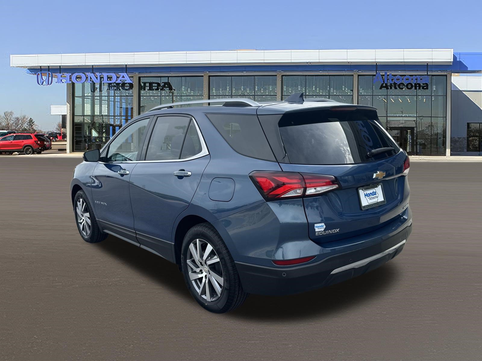 Used 2024 Chevrolet Equinox Premier FWD image 3