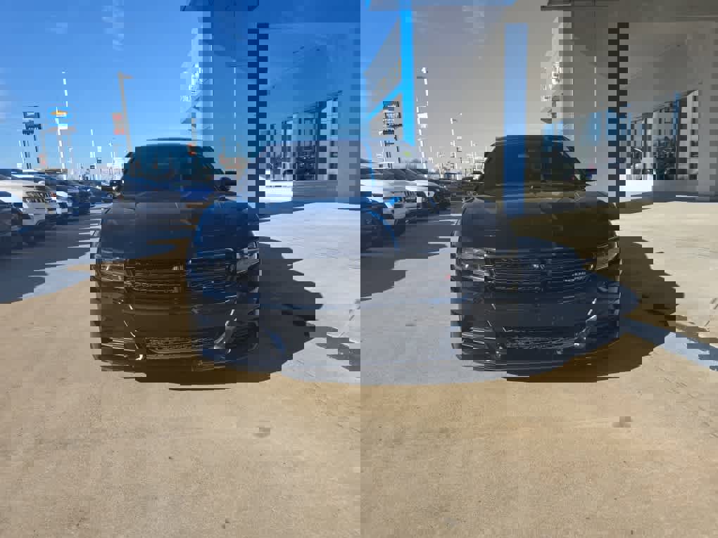 Used 2023 Dodge Charger SXT w/ Blacktop Package image 3