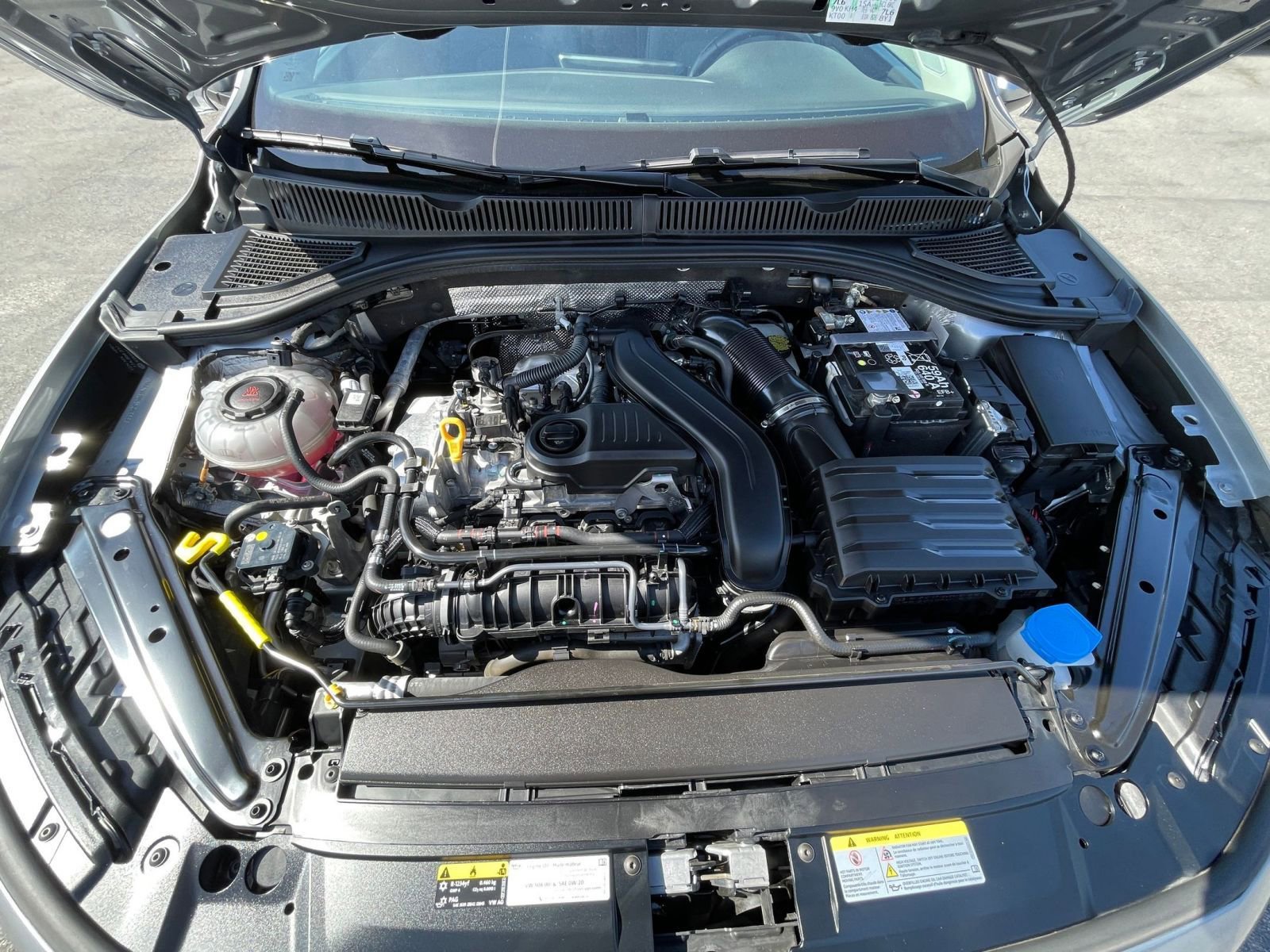 Used 2025 Volkswagen Jetta SE FWD image 33