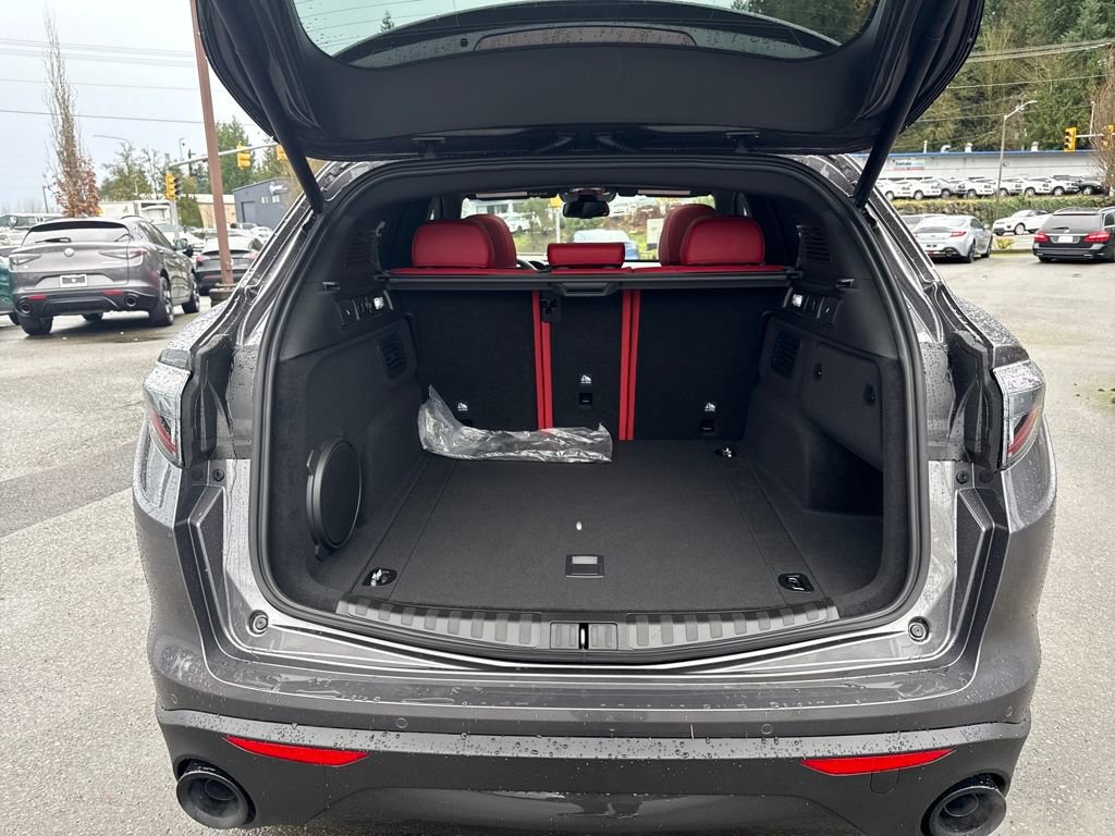 New 2025 Alfa Romeo Stelvio Sprint image 12