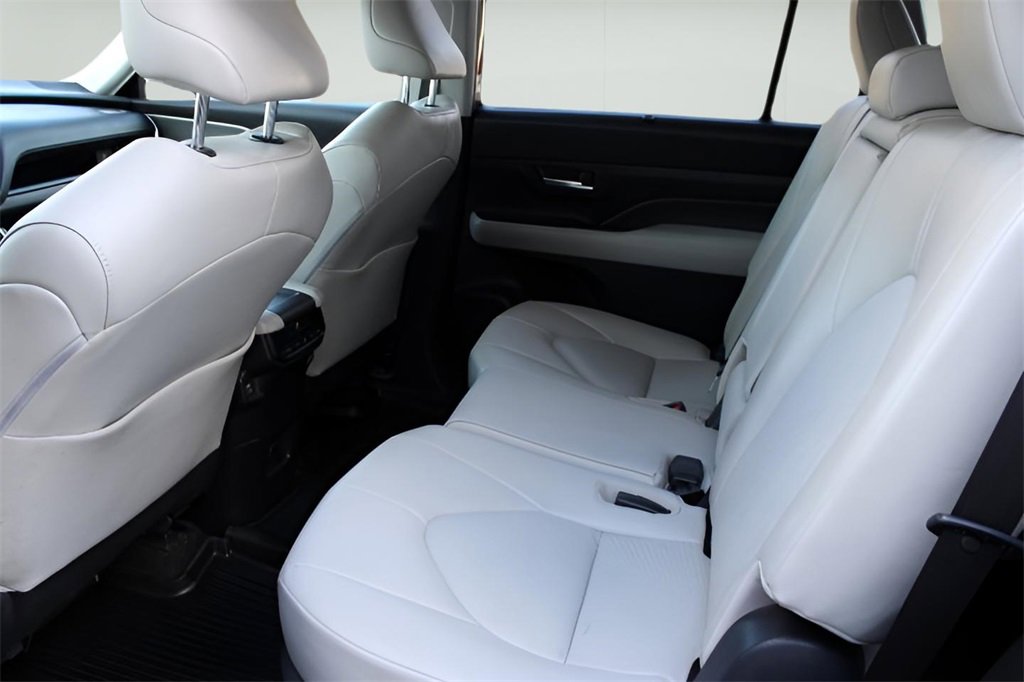 Certified 2024 Toyota Grand Highlander XLE image 19