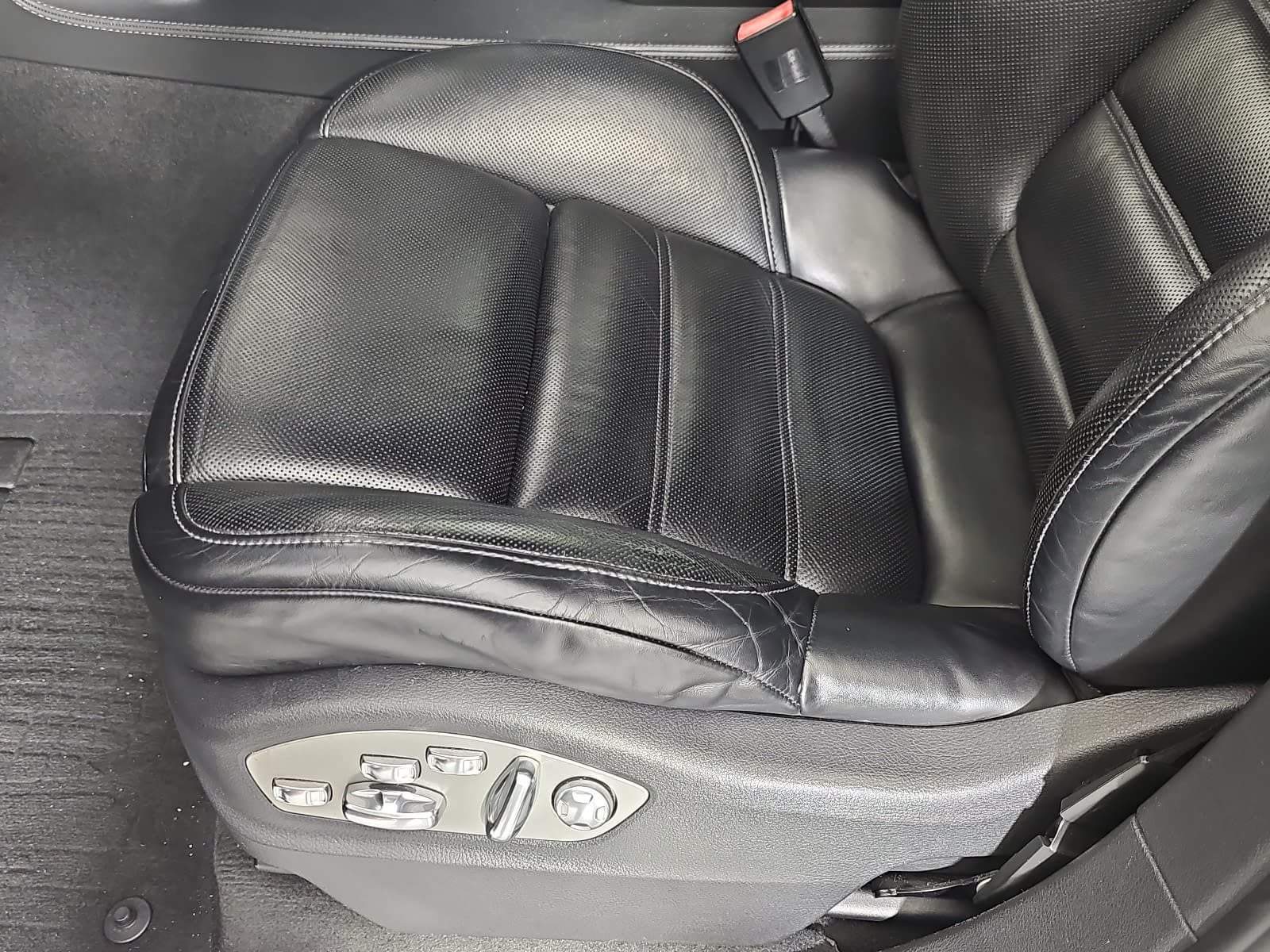 Used 2015 Porsche Cayenne Turbo AWD/4WD image 27