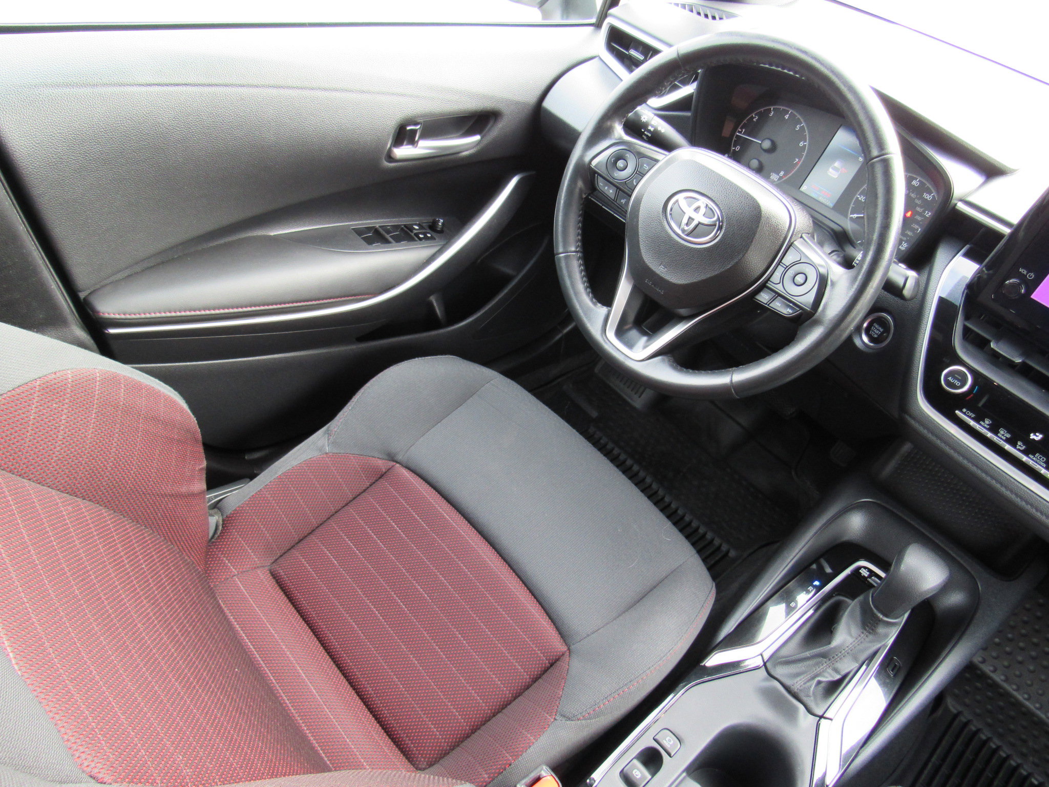 Used 2023 Toyota Corolla SE image 34