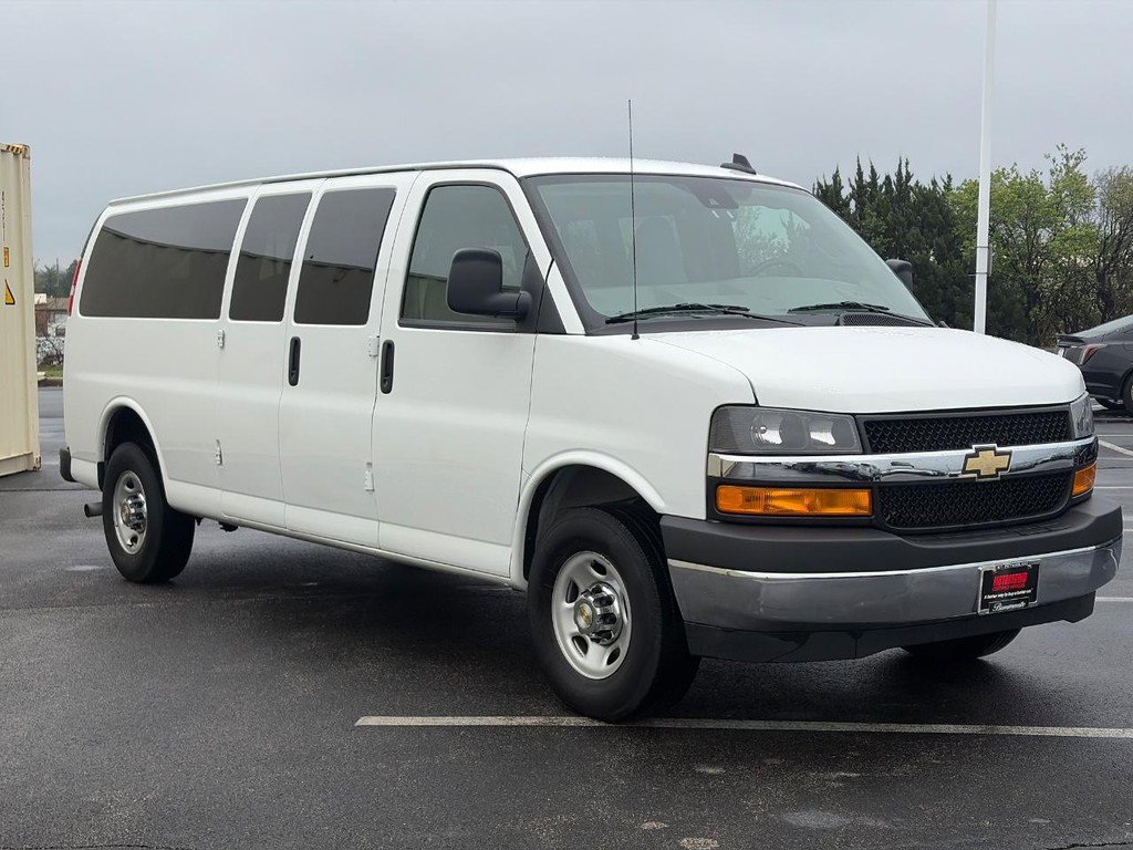 Used 2024 Chevrolet Express 3500 LT w/ LT Preferred Equipment Group RWD image 3