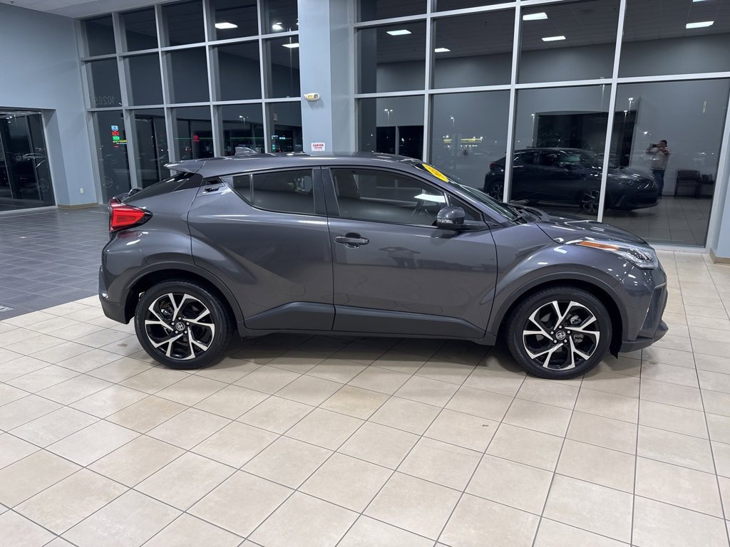 Used 2022 Toyota C-HR XLE image 6