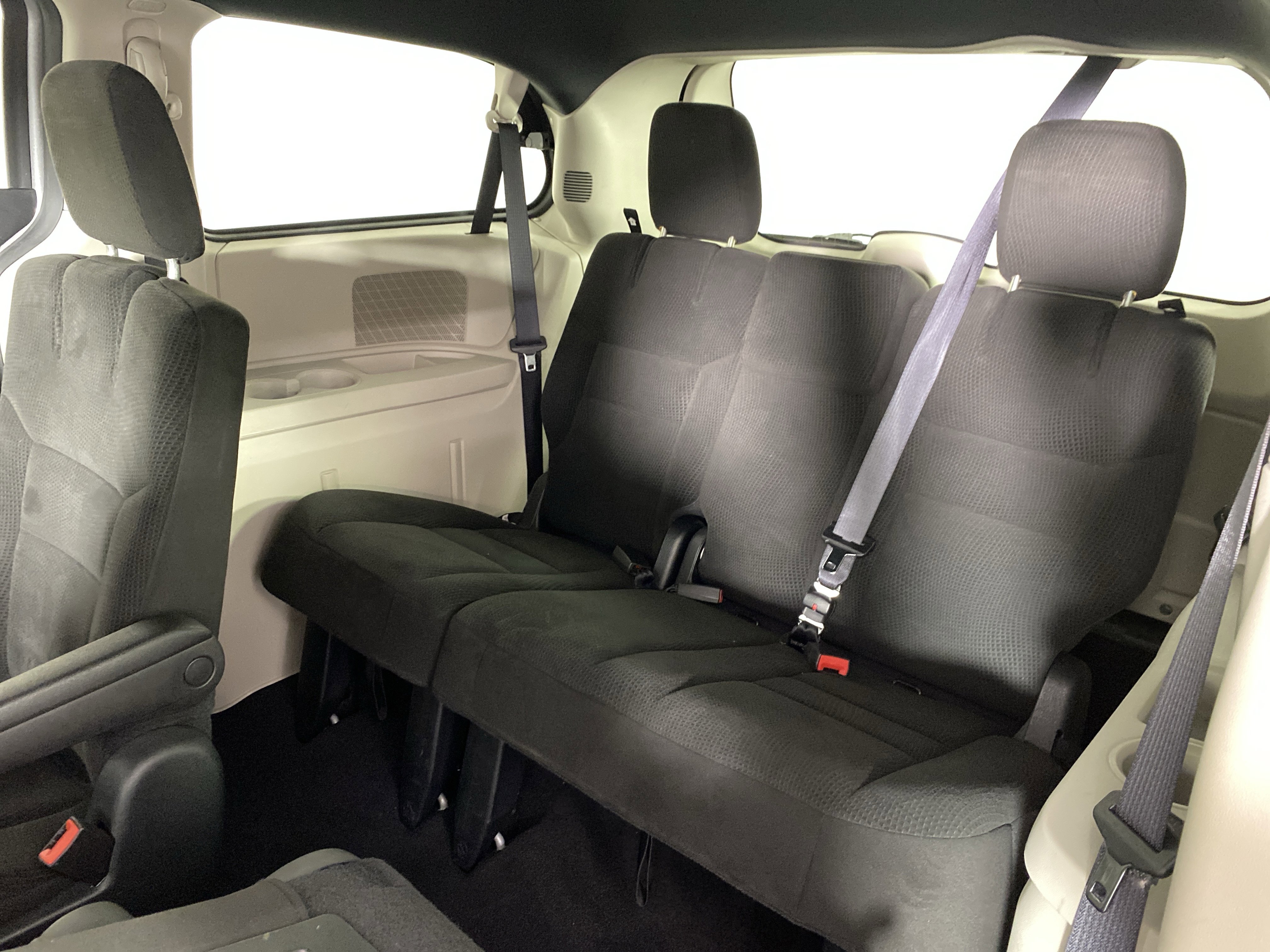 Used 2016 Dodge Grand Caravan SE FWD image 29