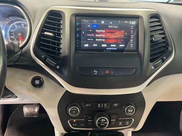 Used 2019 Jeep Cherokee Limited image 10