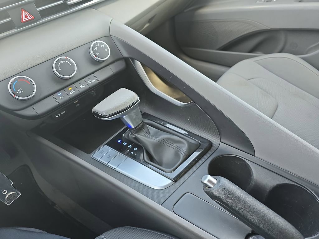 Certified 2024 Hyundai Elantra SE image 24