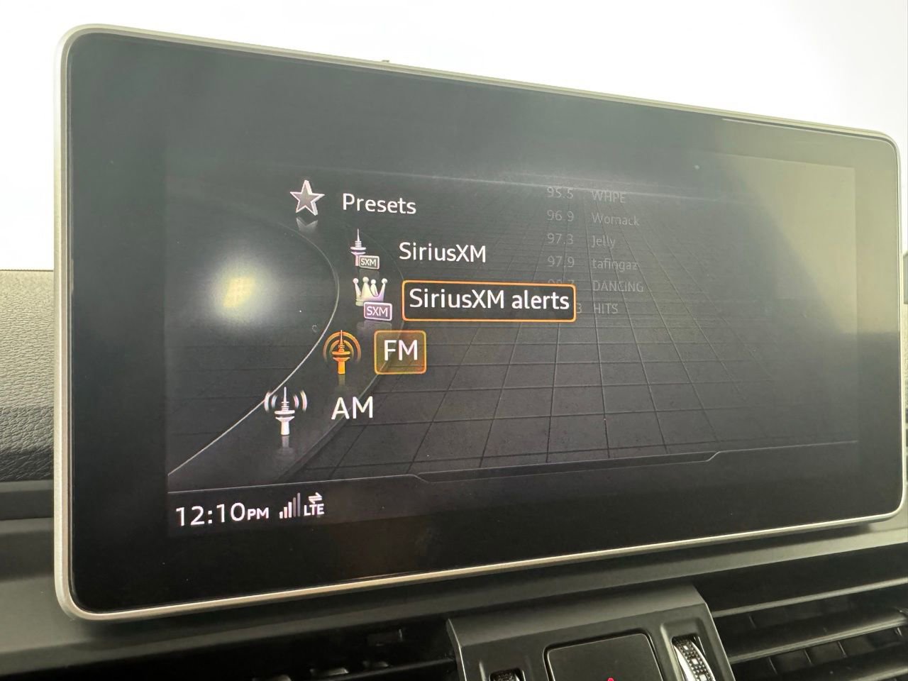 Used 2018 Audi Q5 2.0T Premium Plus w/ Premium Plus Package image 15