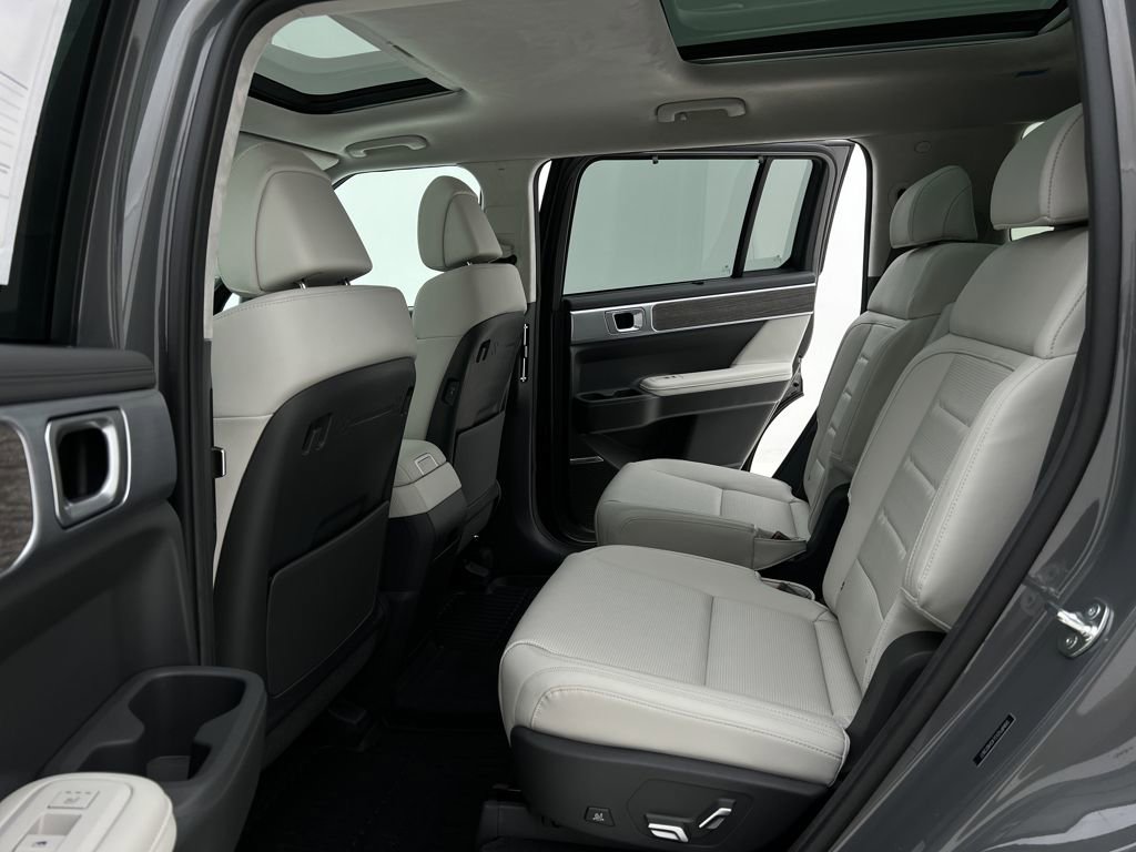 Used 2025 Hyundai Santa Fe Calligraphy image 16