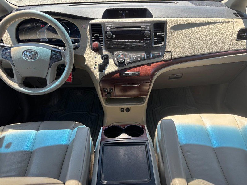 Used 2014 Toyota Sienna XLE FWD image 17