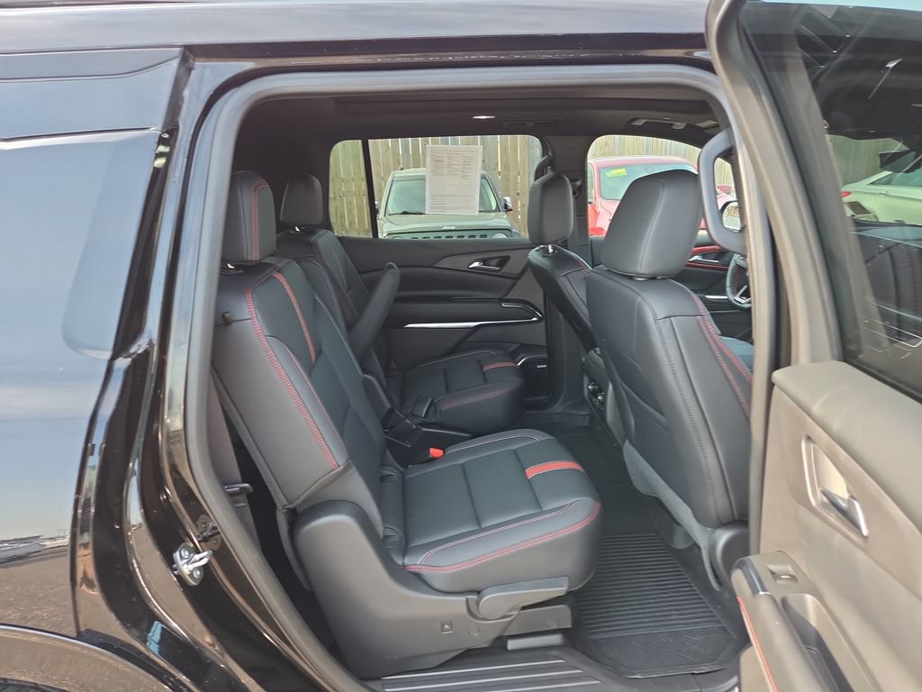 Certified 2025 Chevrolet Traverse RS w/ LPO, Floor Liner Package AWD/4WD image 9
