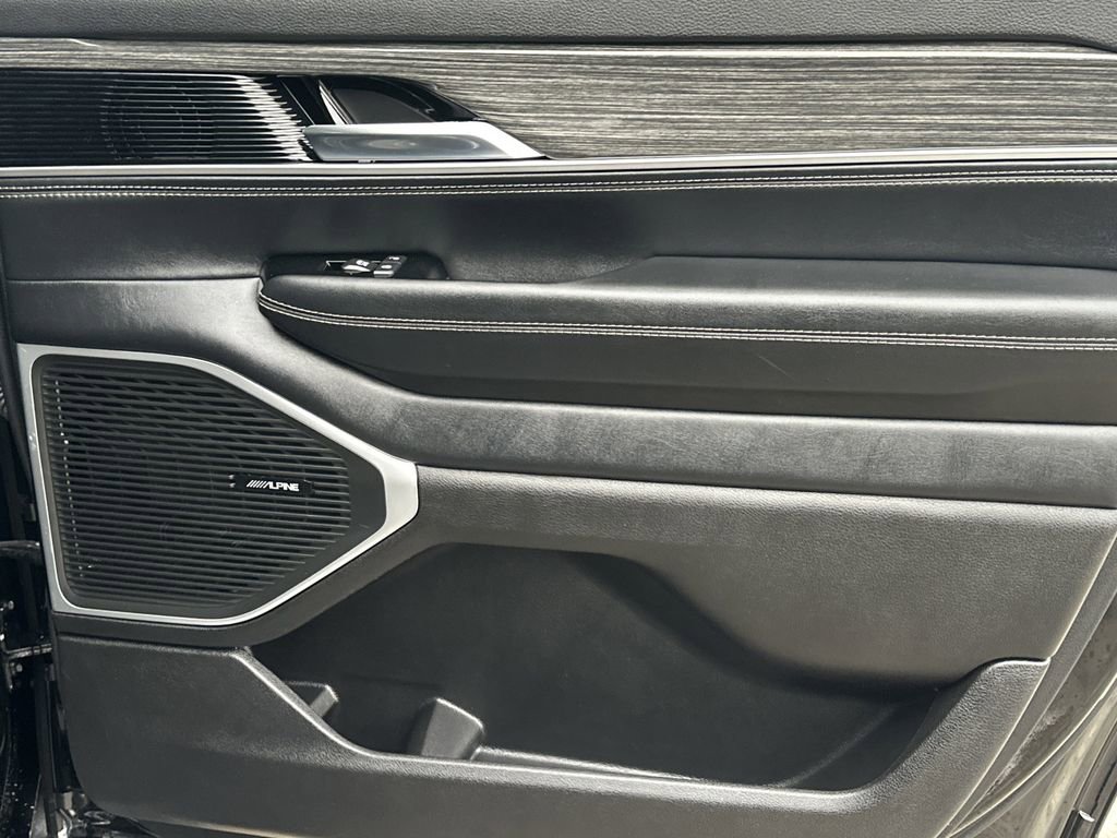 Used 2022 Jeep Wagoneer Series III w/ Rear Seat Video Group 1 image 17