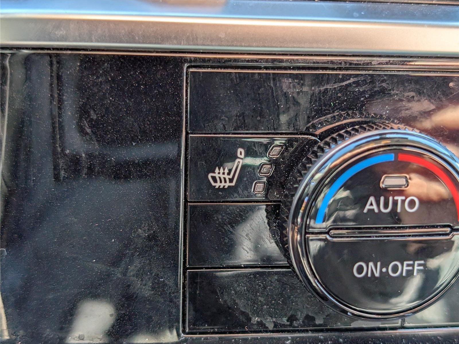 Used 2024 Nissan Pathfinder SL AWD/4WD image 29
