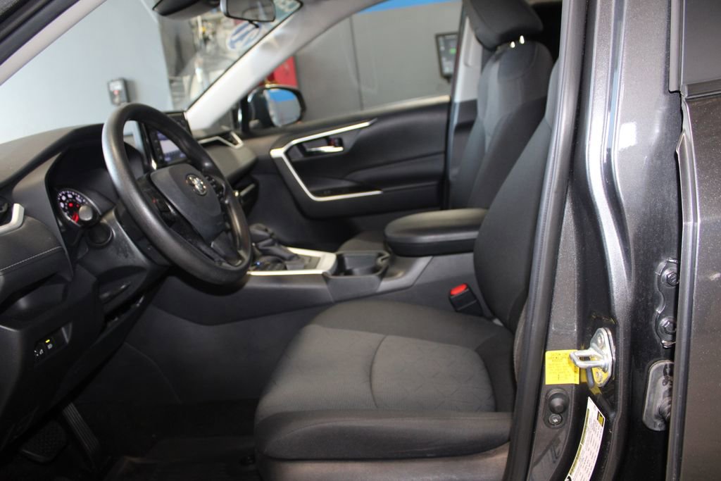 Used 2021 Toyota RAV4 XLE image 12
