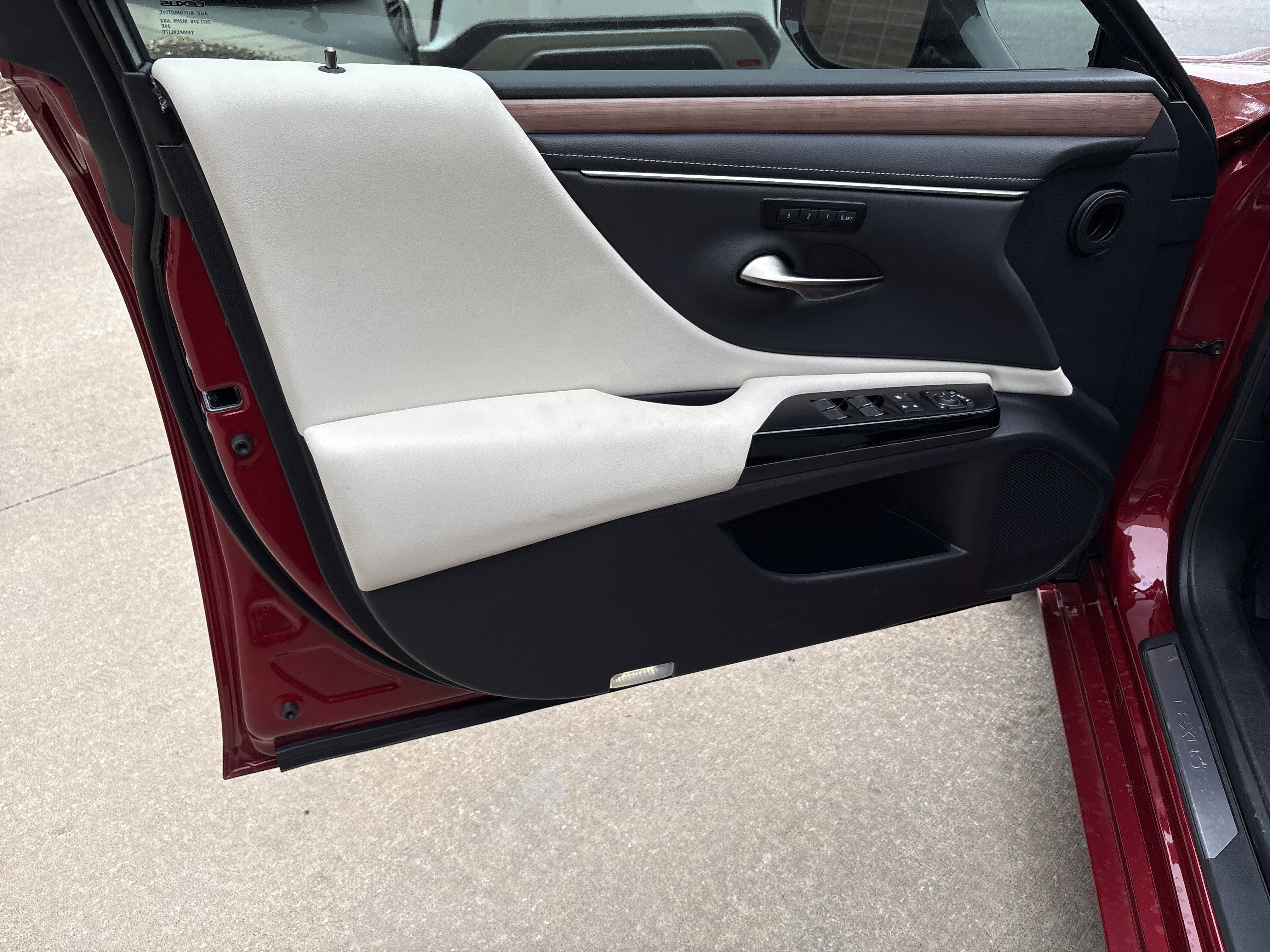 Used 2025 Lexus ES 350 w/ Premium Package FWD image 14