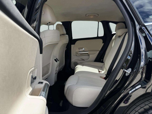 Used 2021 Mercedes-Benz GLA 250 4MATIC w/ Premium Package image 35