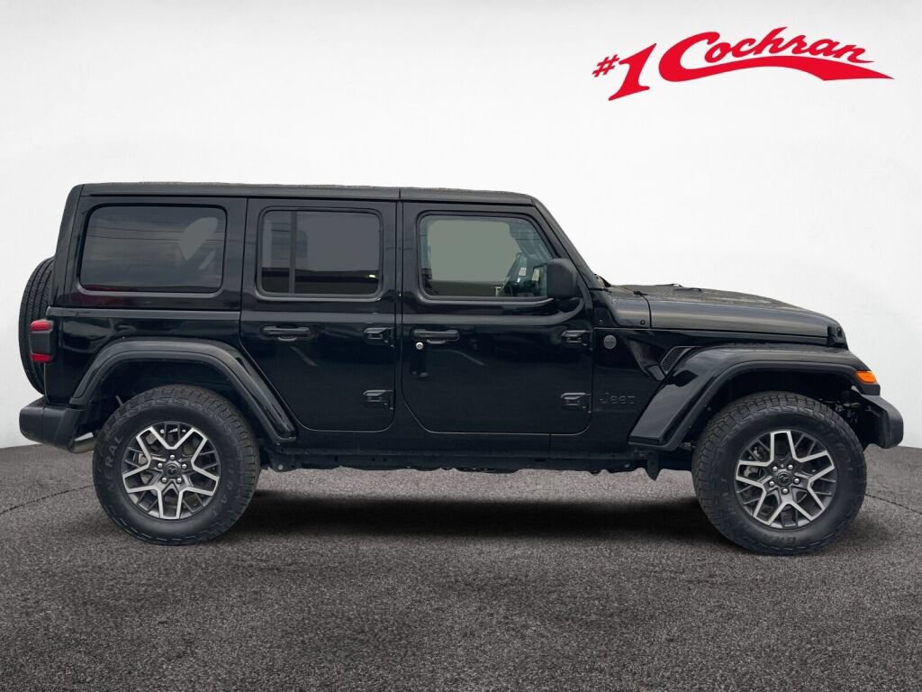 Used 2025 Jeep Wrangler Unlimited Sahara AWD/4WD image 30