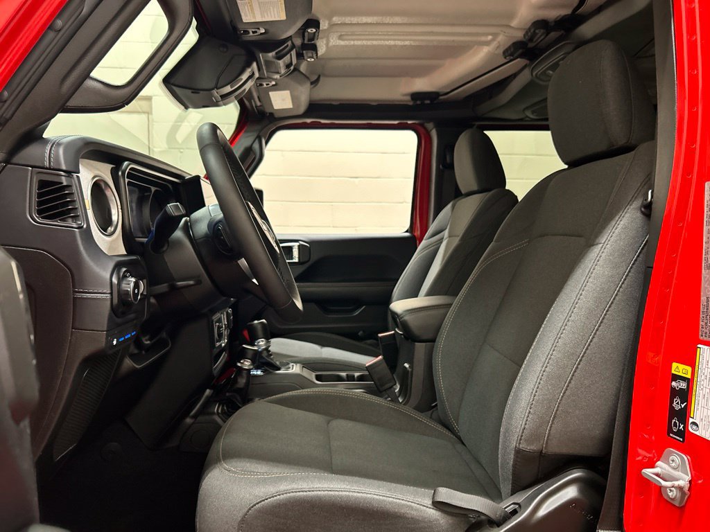 Used 2025 Jeep Wrangler Unlimited Sahara AWD/4WD image 7