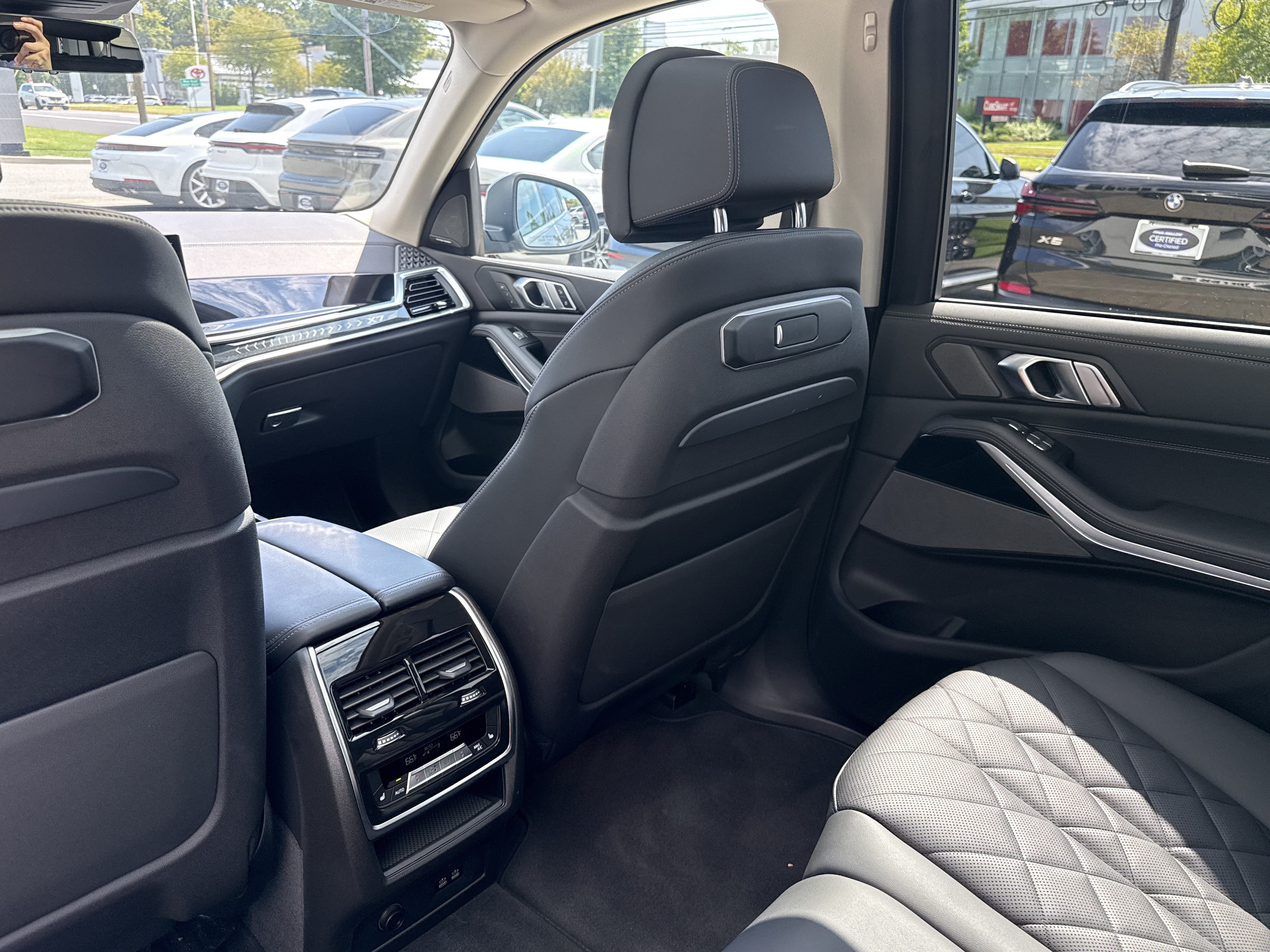 Used 2024 BMW X7 xDrive40i w/ Premium Package AWD/4WD image 37