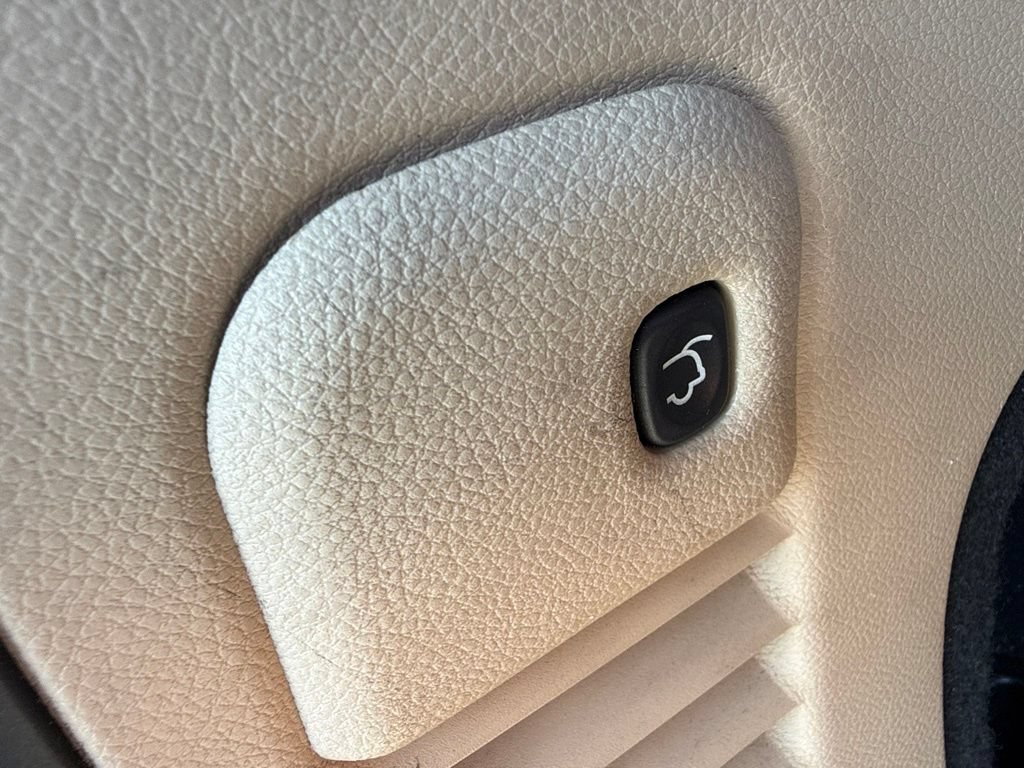 Used 2018 Jeep Grand Cherokee Limited AWD/4WD image 12